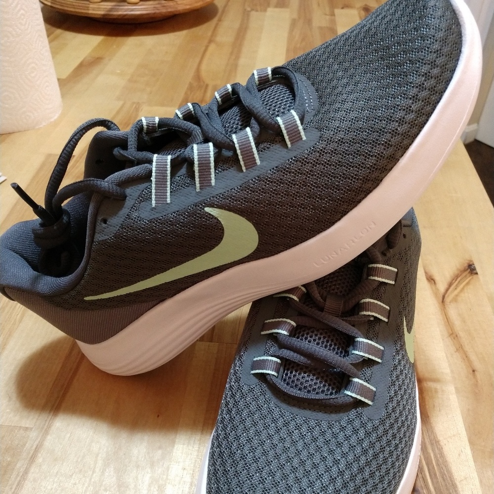 NIB sz 7.5 wide Nike lunar converge running shoes